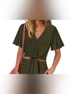 NWT PRETTYGARDEN Olive / Army Green Tie Front V-Neck Short Sleeve Top - Small
